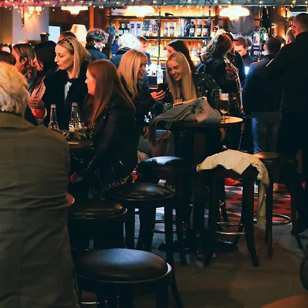 Mary Mullen's Eyre Square. غالواي