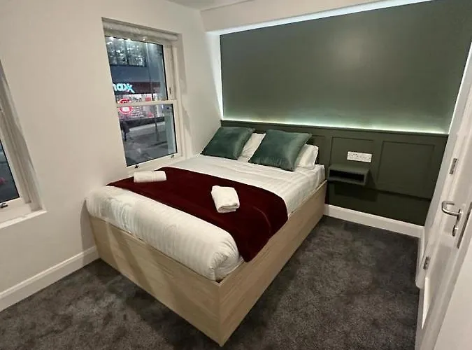 Mary Mullen's Eyre Square. Голуэй