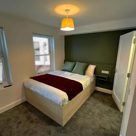 Mary Mullen's Eyre Square. 3* Galway