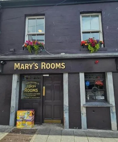 Mary Mullen's Eyre Square. Отель типа 