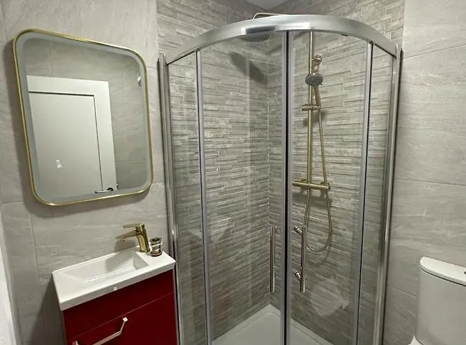 Mary Mullen's Eyre Square. 3* Galway